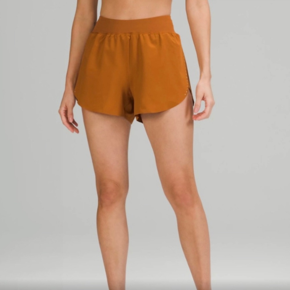 Lululemon Find your pace shorts ( rare color ) size 6